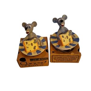 Cheese  Holder Button Joie de Vivre lot of 2